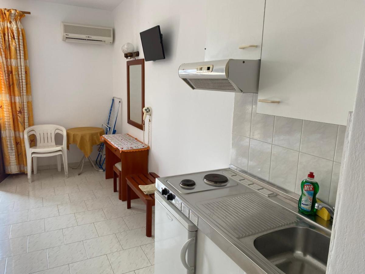 Dolphin Hotel Apartments Karpathos Exterior foto