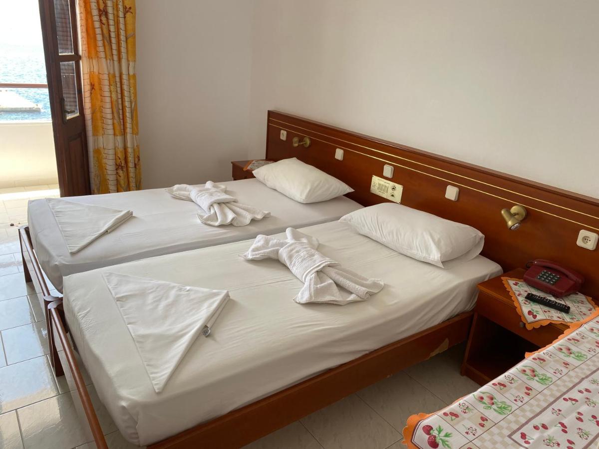 Dolphin Hotel Apartments Karpathos Exterior foto