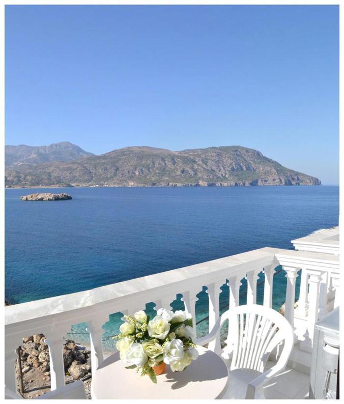 Dolphin Hotel Apartments Karpathos Exterior foto